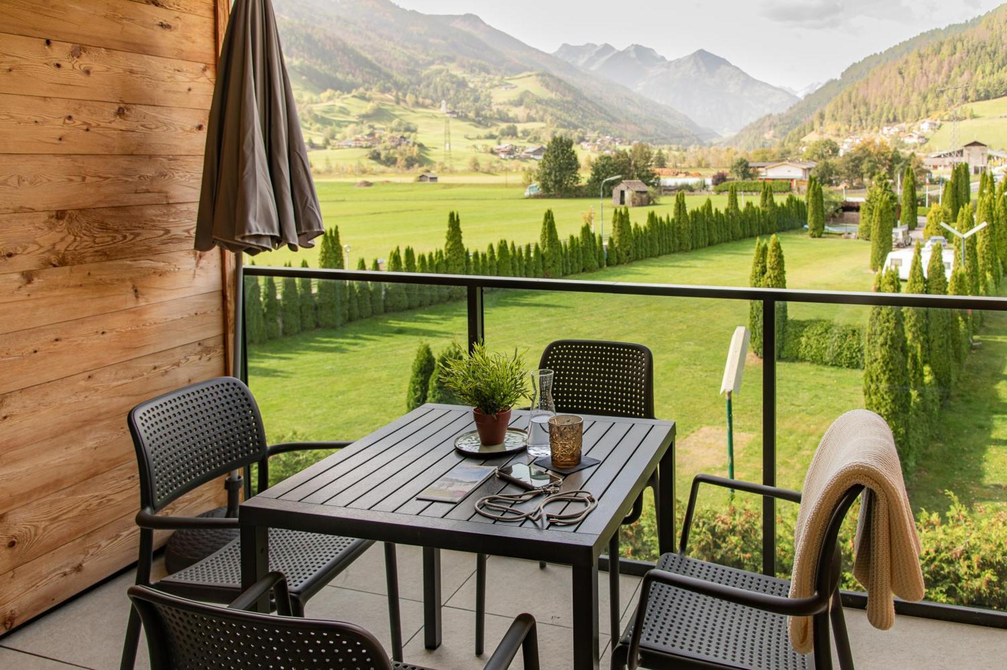 Alpenparks Montana Apartments Matrei in Osttirol Zimmer foto